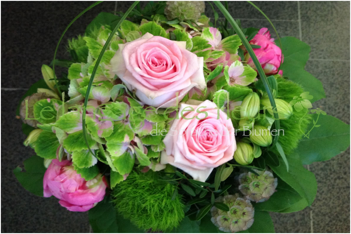 Blumenlieferservice MÃ¼nchen, BlumenstrauÃŸ mit Rosen in pink